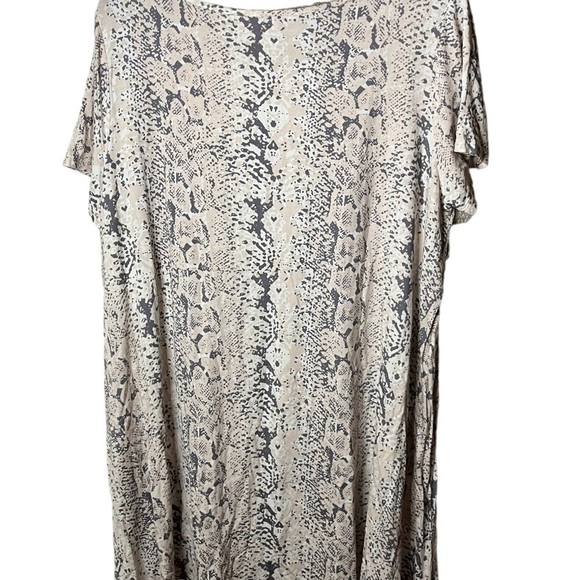 Carolina Belle Women’s Animal Print Viscose / Spandex Blend Plus Size Nightgown - Picture 2 of 7